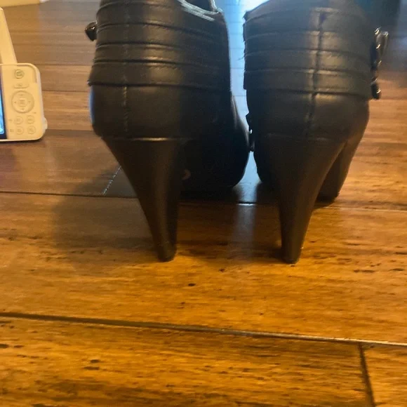 G by Guess  black buckle boots Size 6M EUC  Shoes Heels - Picture 4 of 10